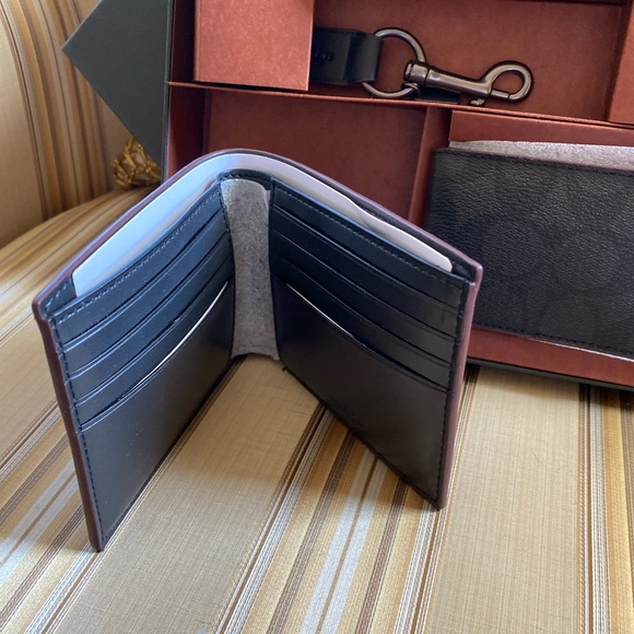 SOLD Coach 3 pc gift set with bifold wallet, slim ID - Picture 4 of 6